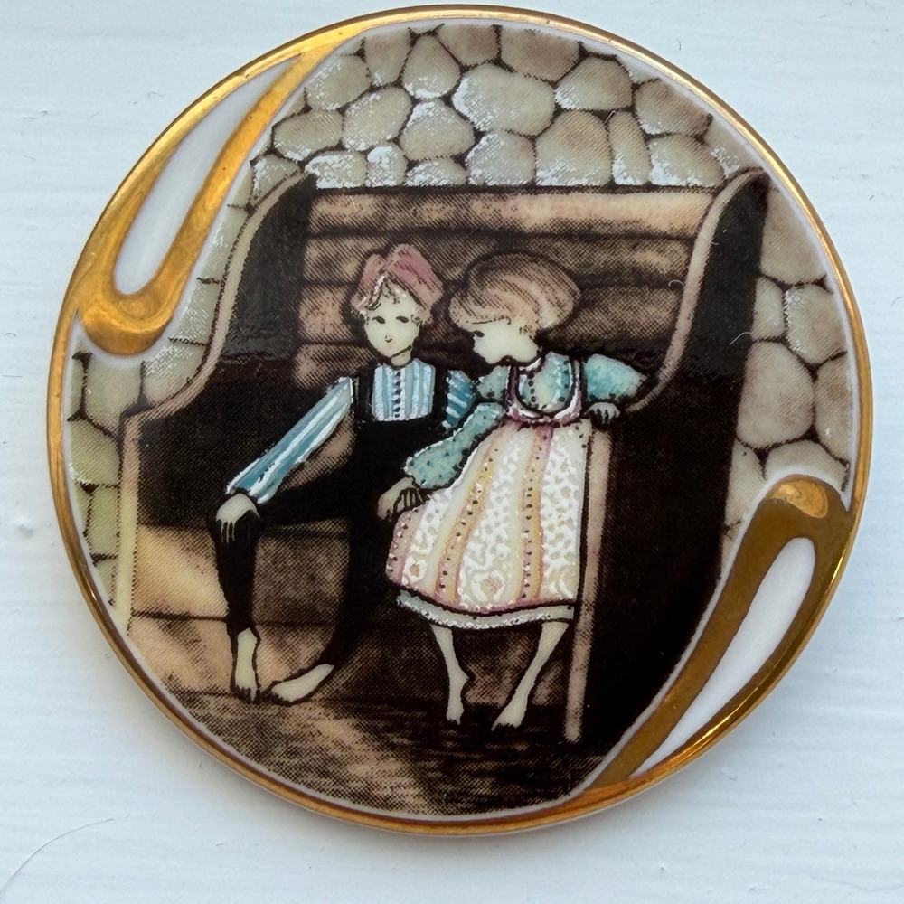 Vintage P‎ Buckley Moss Friendship Porcelain Brooch Anna Perenna 1993 Pendant